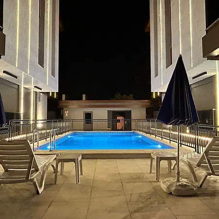 Grand Diker Port Apartment